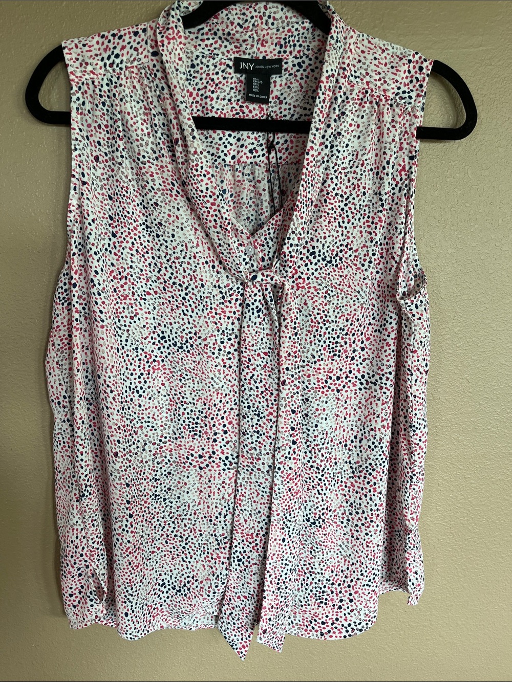 Jones New York White Sleeveless Tie-Neck Blouse with Pink and Blue Dot Print